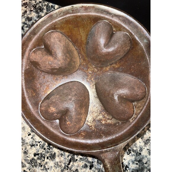 FRENCH CAST IRON BRONZE HEART SHAPED MUFFIN PAN "COUER DE FER" SKILLET PATINA - Picture 2 of 7